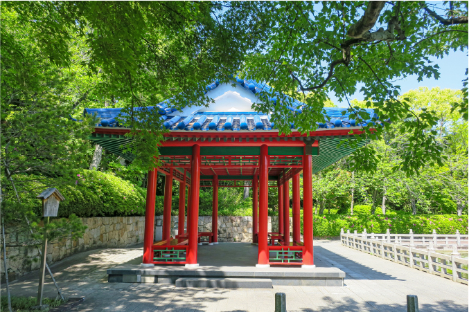 古墳に隣接する大仙公園。